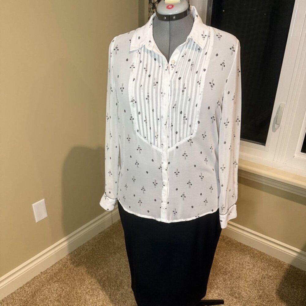 Reitmans white and grey blouse feminine flowy embellishments long sleeve office